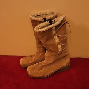 Stylish Tan Boots with Shearling Lining